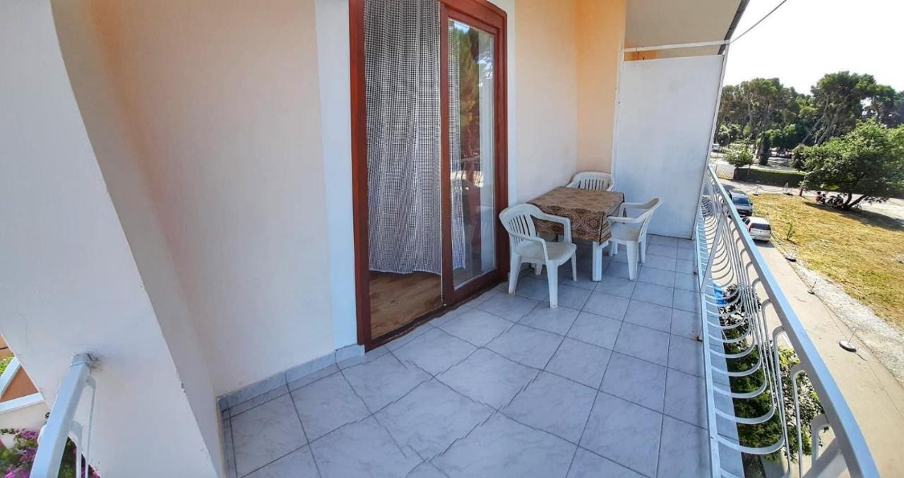 Apartmani Leon Biograd Na Moru Exterior photo