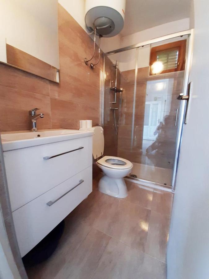 Apartmani Leon Biograd Na Moru Exterior photo