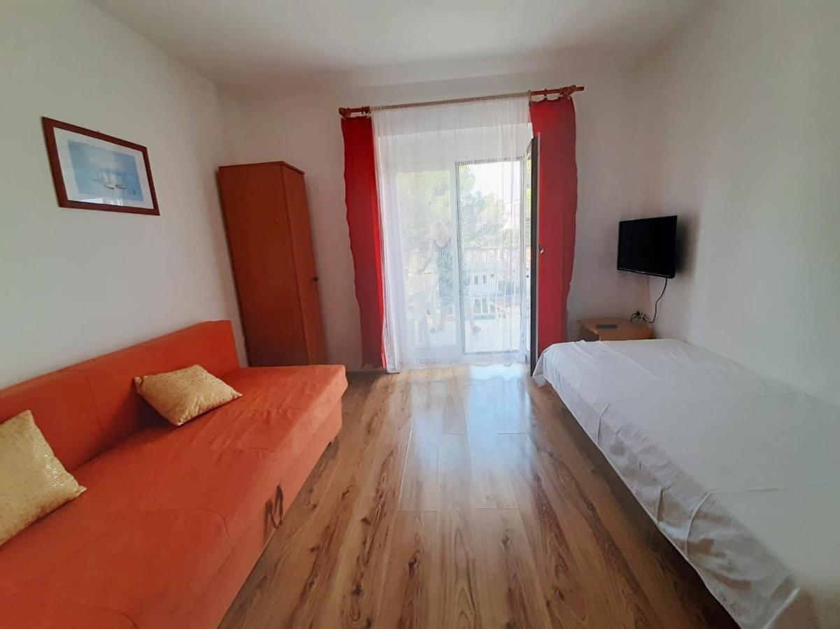 Apartmani Leon Biograd Na Moru Exterior photo
