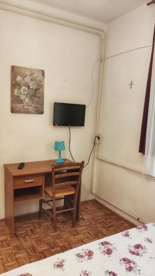 Apartmani Leon Biograd Na Moru Exterior photo