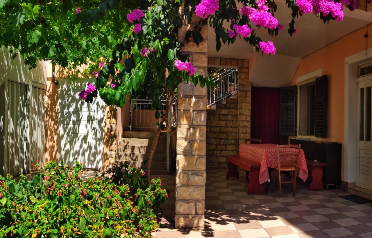 Apartmani Leon Biograd Na Moru Exterior photo