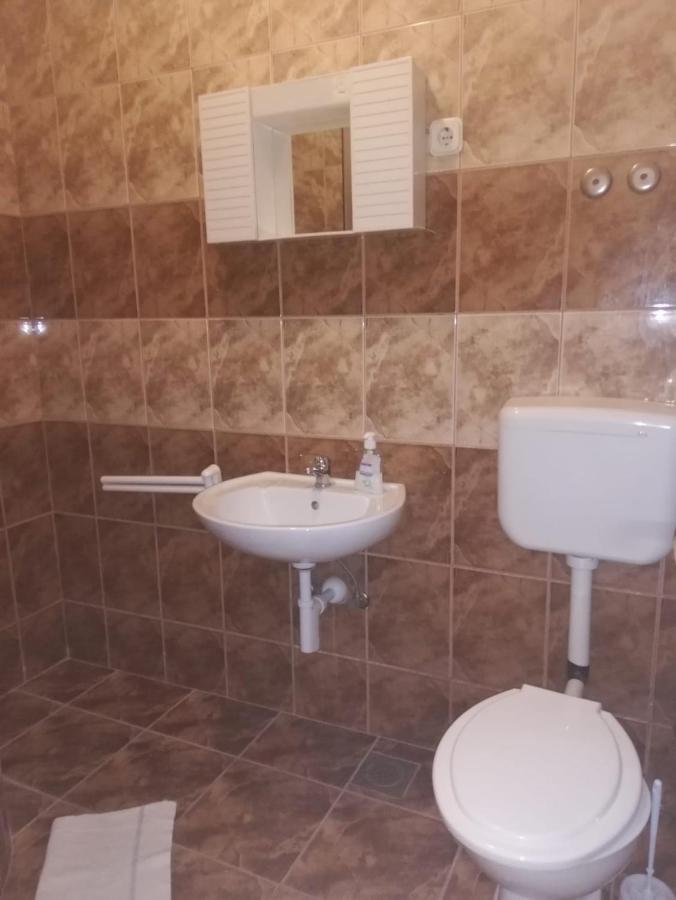 Apartmani Leon Biograd Na Moru Exterior photo